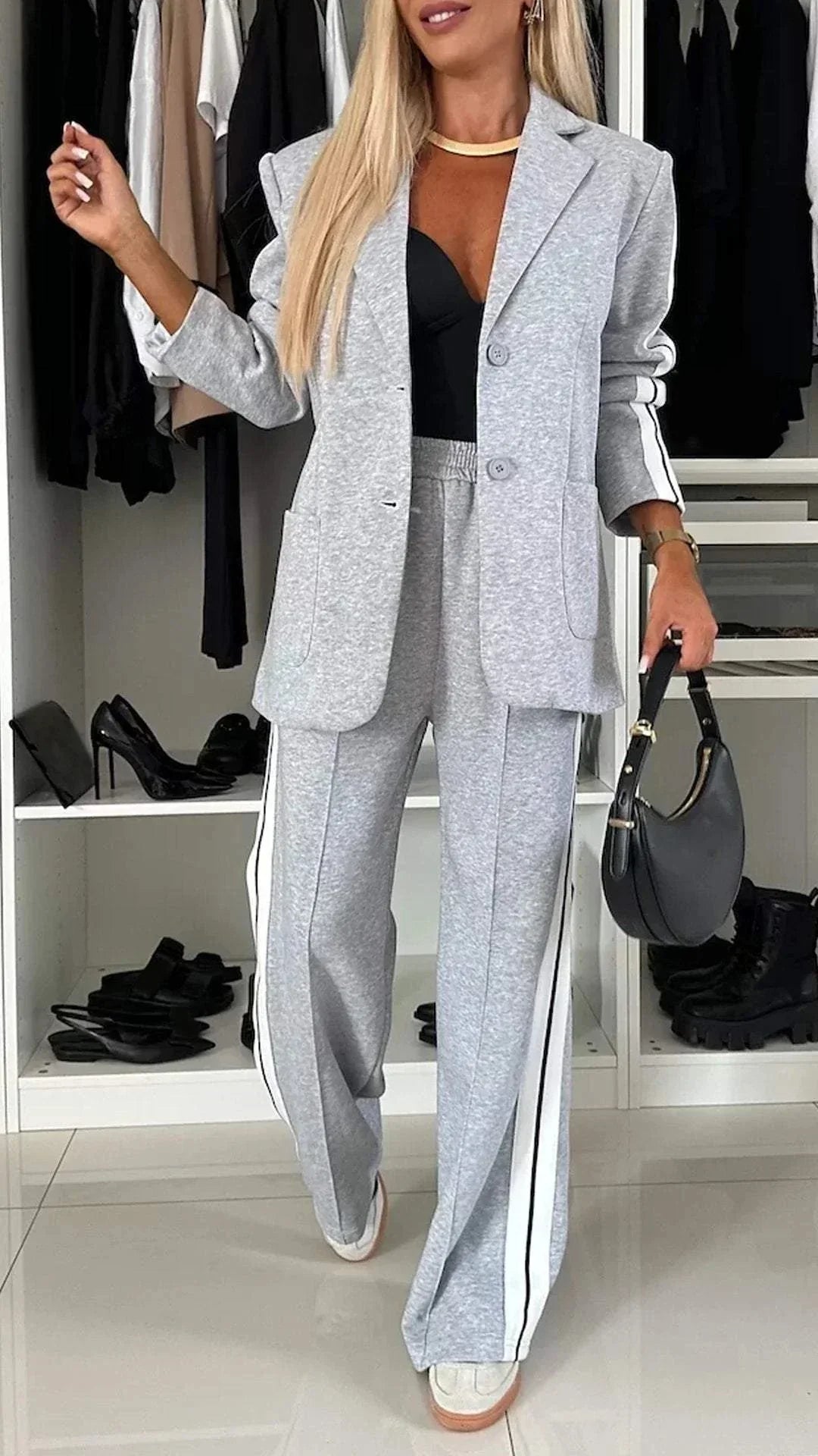 Completo blazer e pantaloni da donna con righe e tasche